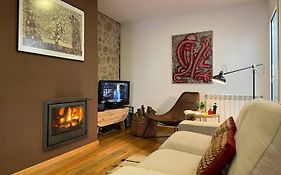 2Br River Beach Historic Village